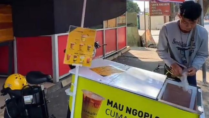 Jurnalku Coffee Bikes sebagai kopi keliling pertama di Lampung yang menggunakan sepeda listrik.