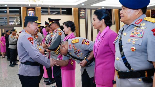 Kapolri Lantik Kakorlantas dan Pimpin Sertijab Kadensus-5 Kapolda