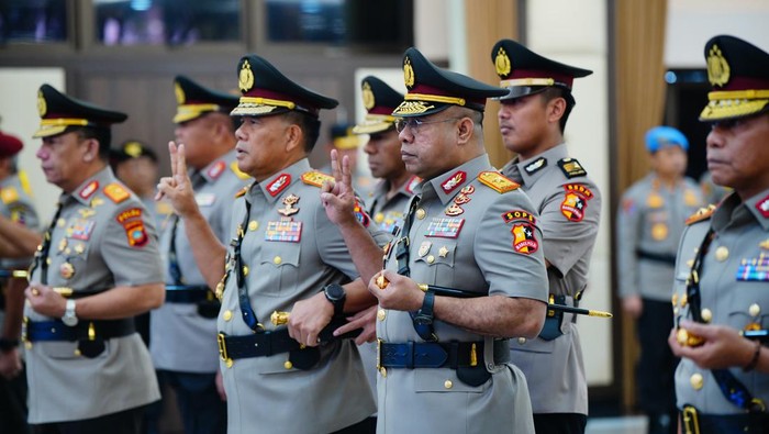 Kapolri Lantik Kakorlantas dan Pimpin Sertijab Kadensus-5 Kapolda