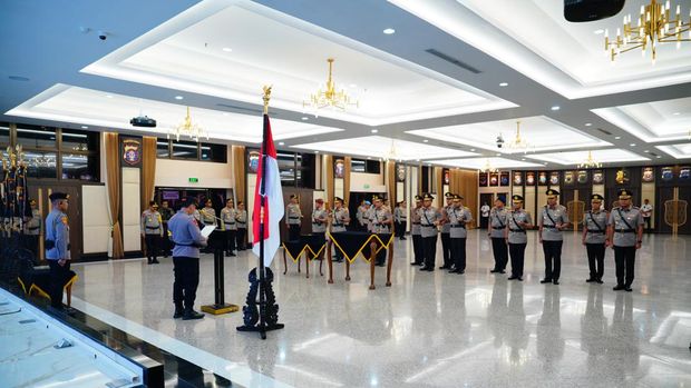 Kapolri Lantik Kakorlantas dan Pimpin Sertijab Kadensus-5 Kapolda