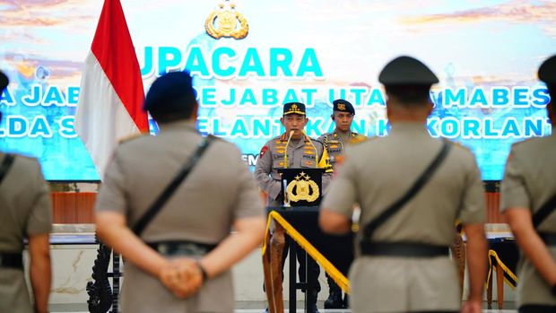 Kapolri Lantik Kakorlantas dan Pimpin Sertijab Kadensus-5 Kapolda