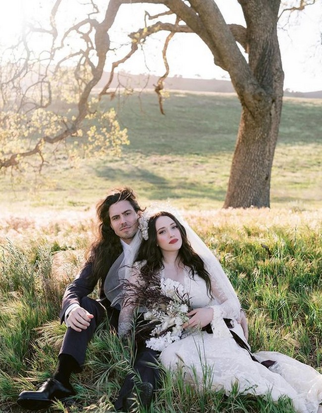 Meski baju tersebut adalah baju desainer, namun suaminya yang pandai menjahit merombak desain gaun pengantin tersebut. Foto: dok. katdenningsss