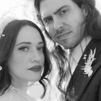 Begitu juga dengan rambut dan makeup, Kat tidak ingin tampil manglingi. Aku pakai makeup dan menata rambut sama seperti aku biasanya, ucap Kat. Foto: dok. katdenningsss