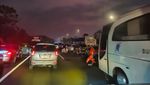 Penampakan Macet Parah Tol Cipularang Arah Bandung yang Ditutup Buruh