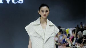 10 Koleksi Buttonscarves untuk 2024, Busana Aksen Bulu dan Monogram