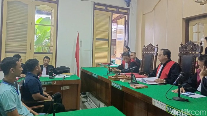 Komplotan penimbun solar di Medan disidang di PN Medan. (Farid Achyadi Siregar/detikSumut)