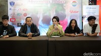 Drama musikal Kasih Menembus Batas akan menampilkan lebih dari 100 anak, yang terdiri dari anak-anak difabel dan non difabel, public figur seperti Merry Riana, Gritte Agatha, grup acapella Jamaican Cafe, juara wushu dunia Edgar Xavier Marvelo, serta didukung MC Choky Sitohang.