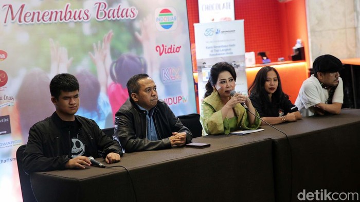 KPPP Gelar Drama Kasih Menembus Batas Komunitas Perempuan Peduli dan Berbagi ( KPPB) berkolaborasi dengan Yayasan Belantara Budaya Indonesia dan Komunitas Happy Healthy Holy (Ha He Ho) mempersembahkan drama musikal Kasih Menembus Batas. Drama musikal bertajuk KASIH MENEMBUS BATAS in menampilkan sebagian besar Anak-anak Berkebutuhan Khusus (ABK), yaitu anak-anak yang memiliki keterbatasan secara fisik, mental, intelektual dan emosional.
