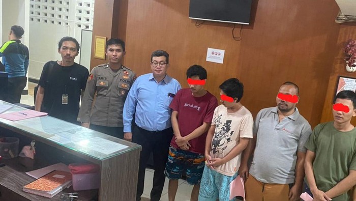 Lima tersangka kasus rumah produksi film porno di Jaksel diserahkan ke jaksa dan kasusnya segera diadili.