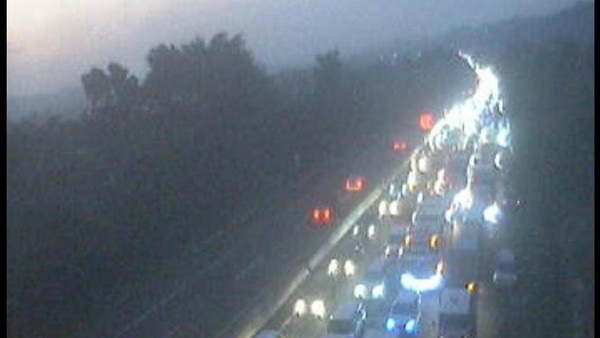 Penampakan Macet Parah Tol Cipularang Arah Bandung yang Ditutup Buruh