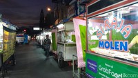 Usut punya usut, ternyata Pasar Ceplak ini bukan anak kemarin sore di dunia perkulineran di Garut. Pasar Ceplak, ternyata tergolong legendaris karena sudah ada sejak zaman dahulu.
