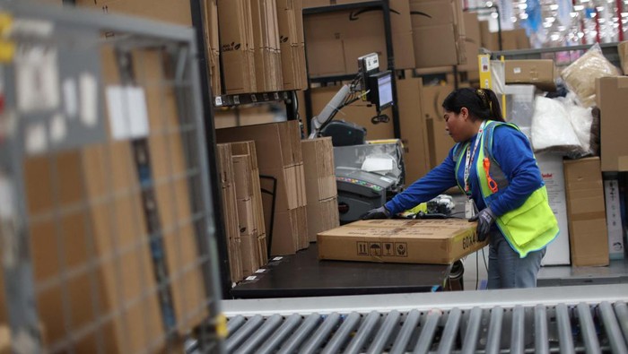 A view of the Amazon Fulfillment Center during a media tour ahead of the holiday season in Tepotztlan, Mexico December 13, 2023. REUTERS/Gustavo Graf