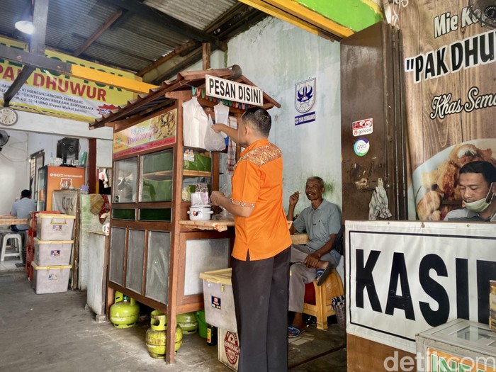 Mie Kopyok Pak Dhuwur