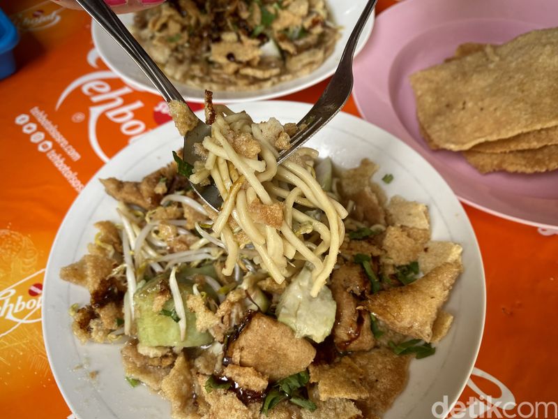 Mie Kopyok Pak Dhuwur