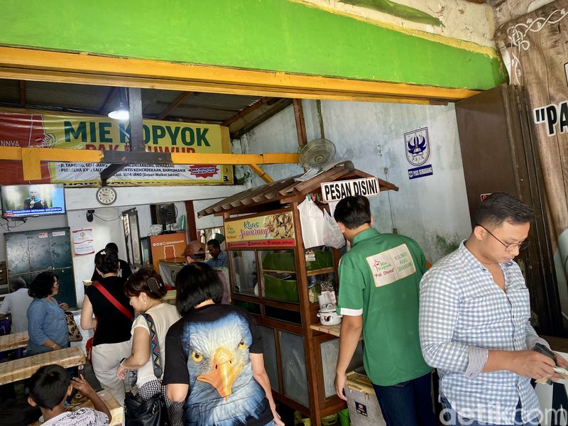 Mie Kopyok Pak Dhuwur