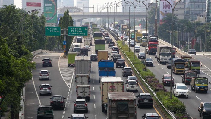Angkutan barang akan dibatasi selama libur Natal dan tahun baru 2024 (Nataru). Kebijakan ini bertujuan untuk mengurangi kemacetan lalu lintas selama periode tersebut.