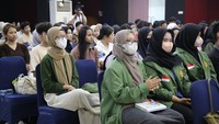 Dalam orasinya, Panda Nababan dengan penuh semangat mengajak para mahasiswa UPN “Veteran” Jakarta untuk bersama-sama mempertahankan integritas dan independensi media sebagai penjaga demokrasi.