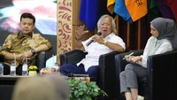 Wartawan senior Panda Nababan mengisi orasi ilmiah di Aula Bhinneka Tunggal Ika, Universitas Pembangunan Nasional “Veteran” Jakarta. Acara tersebut juga menghadirkan penanggap dari Dosen Ilmu Politik, UPN “Veteran” Jakarta, M. Prakoso Aji. Acara ini signifikan karena UPN ”Veteran” Jakarta adalah kampus negeri yang cukup mewarnai pendidikan politik di Jakarta. Tidak banyak kampus negeri di Jakarta dengan mahasiswa beragam memiliki jurusan politik yang mumpuni dan banyak pengajarnya memiliki kompetensi teoritis dan praktisi. Atas dasar itulah, Panda Nababan mengisi orasi di kampus bela negara ini.