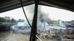 Permukiman Padat Pinggir Sungai Ciliwung Terbakar