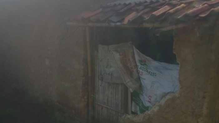 Penampakan rumah-rumah di Kabupaten Bogor yang rusak akibat gempa M 4.6 Sukabumi.