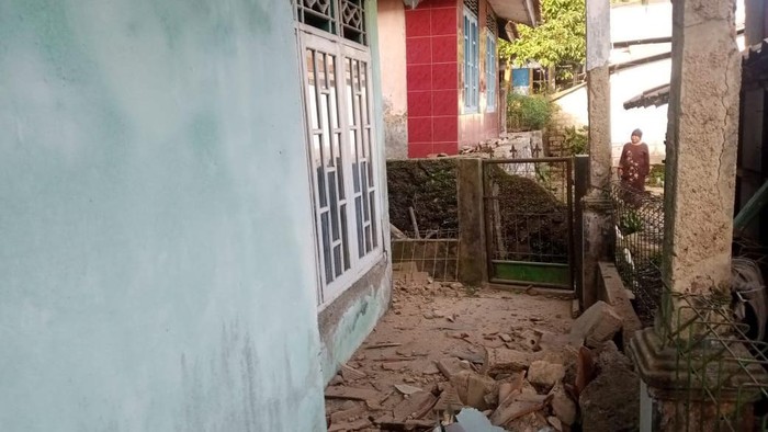 Penampakan rumah-rumah di Kabupaten Bogor yang rusak akibat gempa M 4.6 Sukabumi.