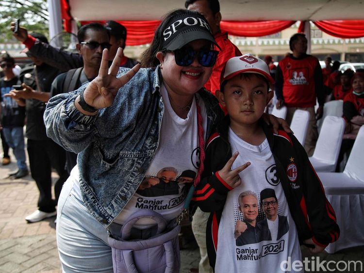 Ragam Gaya Pendukung Ganjar-Mahfud di Bekasi