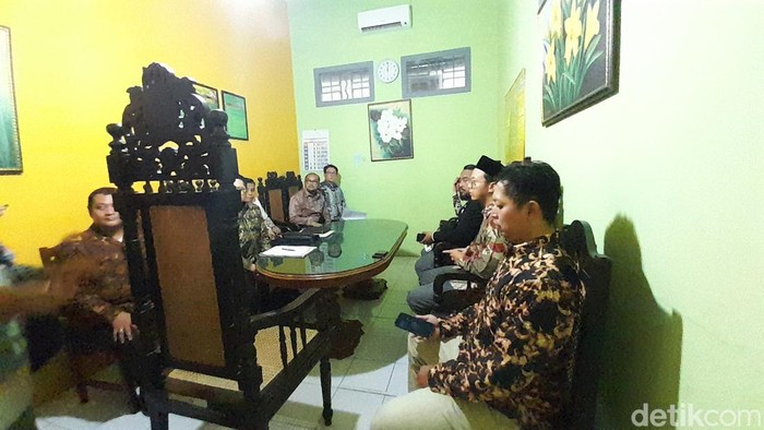 Pengacara Gibran Rakabuming Raka, Faiz Kurniawan (kanan), Kamis (14/12/2023).