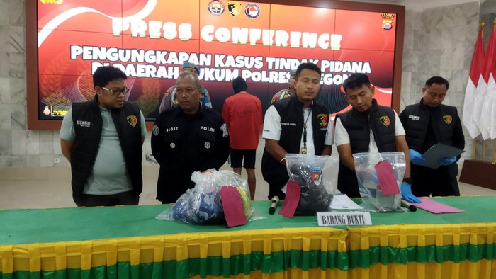 Seorang pria di Bojonegara, Serang, Banten, membunuh adik iparnya sendiri usai usaha memperkosanya gagal. Korban sempat melakukan perlawanan sebelum akhirnya meninggal.