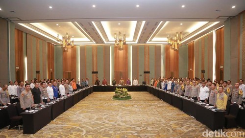 Rapat Koordinasi Lintas Sektoral Bidang Operasional dalam Rangka Kesiapan Pengamanan Natal 2023 dan Tahun Baru 2024 di Mapolda NTB, Mataram, Kamis siang (14/12/2023).