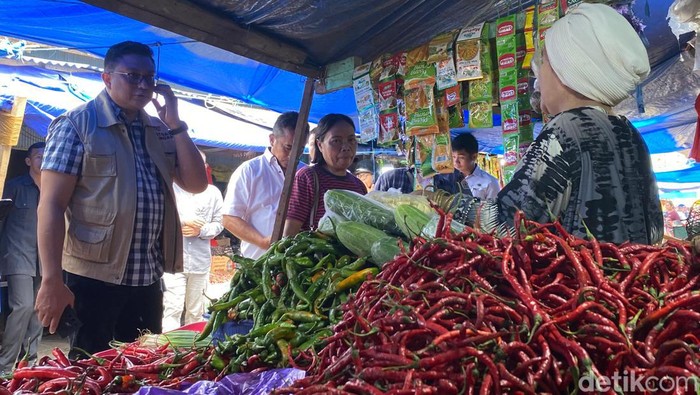 Satgas Pangan Mabes Polri melakukan sidak di Pasar Mandonga Kendari.