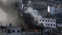 Al Jazeera melaporkan pada Kamis (14/12/2023) ada serangan pesawat tak berawak yang menargetkan warga Palestina di jalan dalam kota Jenin.   