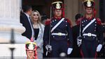 Sosok Mencuri Perhatian di Pelantikan Presiden Baru Argentina