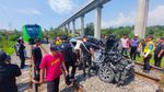 Ini Penampakan Mobil yang Ditabrak KA Feeder Whoosh di Bandung