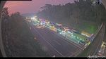 Penampakan Macet Parah Tol Cipularang Arah Bandung yang Ditutup Buruh