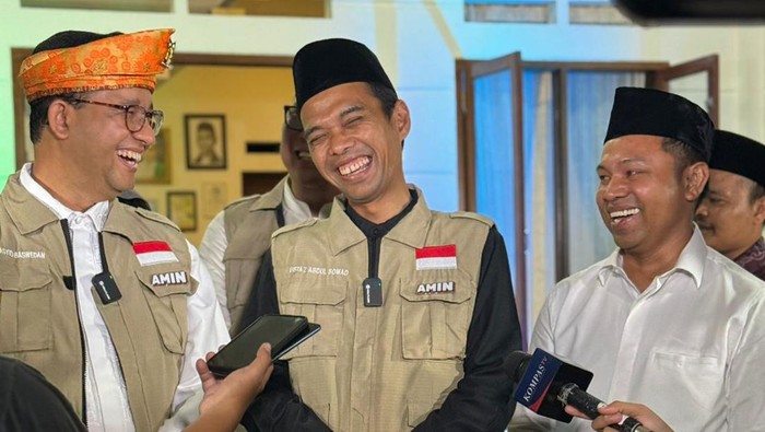 UAS saat menjamu Anies di kediamannya. (Foto: Dok. PKB Riau)