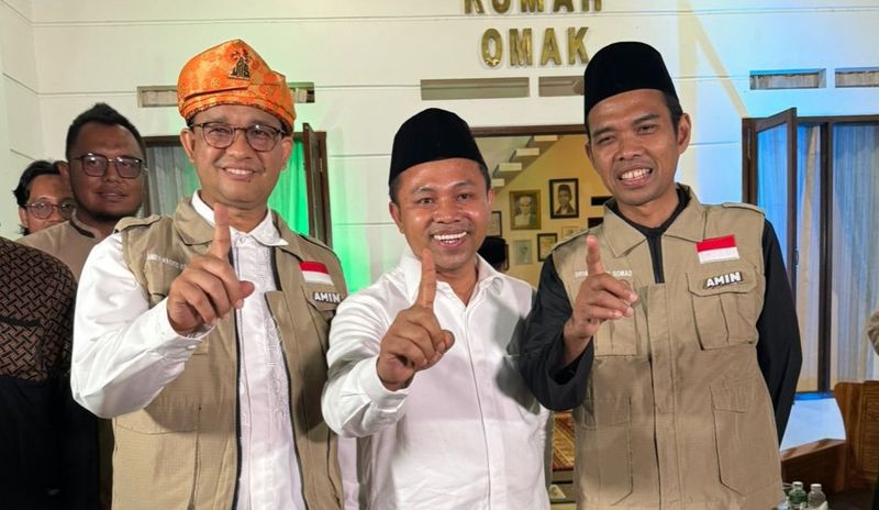 Ustaz Abdul Somad (UAS) berfoto bersama capres nomor urut 1 Anies Baswedan