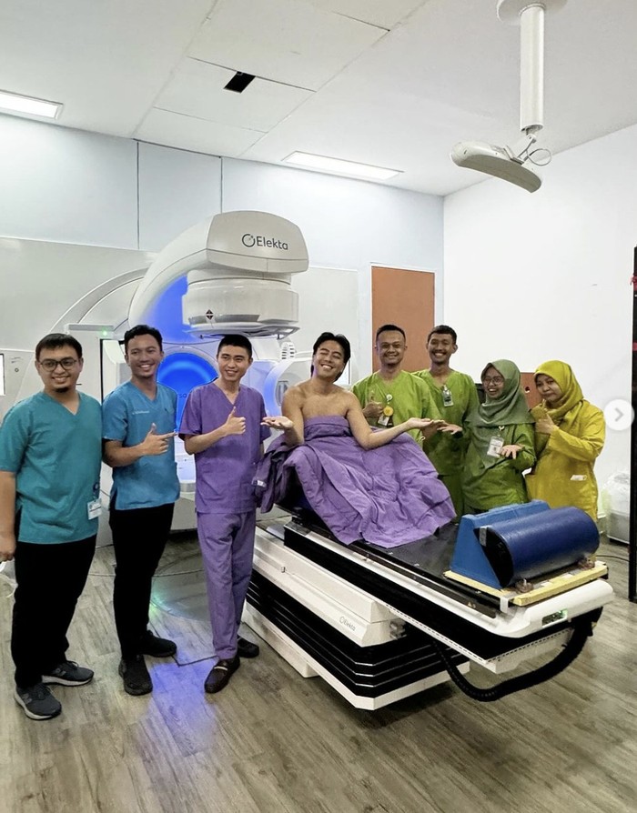 Vidi Aldiano Kulineran Bareng Sahabat, Ini Momen Akrabnya Vidi Aldiano Kulineran Bareng Sahabat, Ini Momen Akrabnya