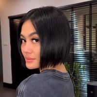 Agnez Mo mempercayakan hairstylist ternama Kiefer Lippens untuk mengubah gaya rambutnya. Foto: Instagram/@kieferlippens
