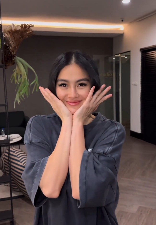 Gaya rambut bob pendek memberi kesan chic dan stylish. Foto: Instagram/@kieferlippens