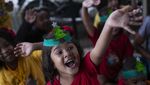 Aksi Black Santa Hibur Anak-anak dalam Perayaan Sambut Natal di Brasil