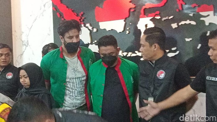 Ammar Zoni kembali pakai baju tahanan.
