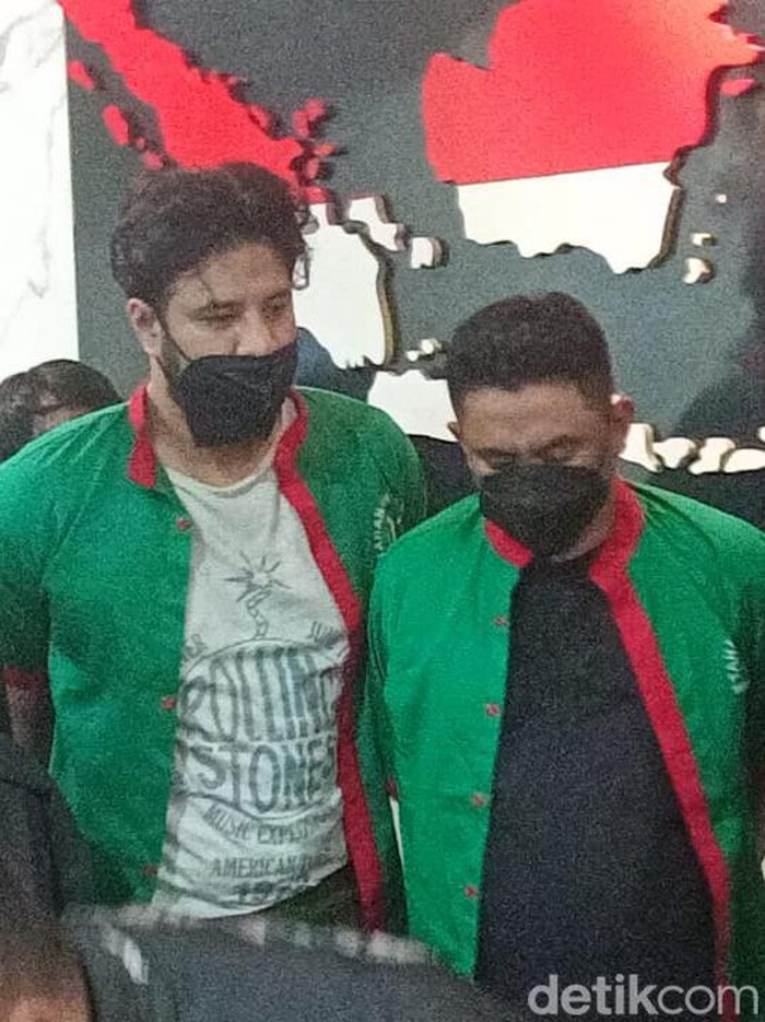 Ammar Zoni Ammar Zoni kembali pakai baju tahanan.