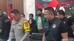 Ekspresi Ammar Zoni Kembali Pakai Baju Tahanan