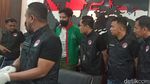 Ekspresi Ammar Zoni Kembali Pakai Baju Tahanan