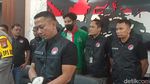 Ekspresi Ammar Zoni Kembali Pakai Baju Tahanan