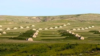 Sebelumnya digunakan untuk menyimpan bom dan amunisi dari tahun 1942 hingga 1967, kini tempat ini telah diubah menjadi komunitas yang terdiri dari 575 bunker yang layak huni. Foto: Dailymail