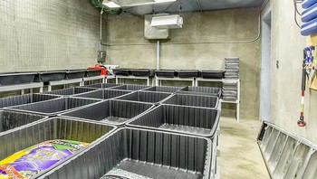 Tempat penyimpanan bahan makanan. Foto: Dailymail