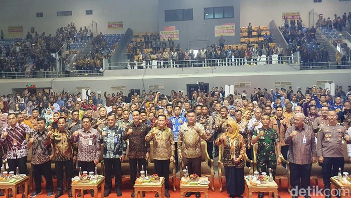 Camat, Lurah dan Kades diminta bisa jaga kondusivitas daerahnya.