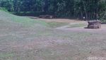 Candi Abang, Candi Sisa Reruntuhan Jadi Makam Jeng Yah di Gadis Kretek