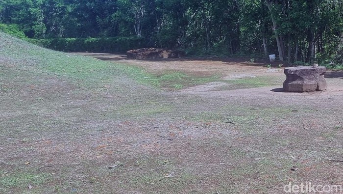 Candi Abang jadi perbincangan karena muncul di episode terakhir serial Gadis Kretek sebagai makam Dasiyah atau Jeng Yah. Yuk lihat candinya.